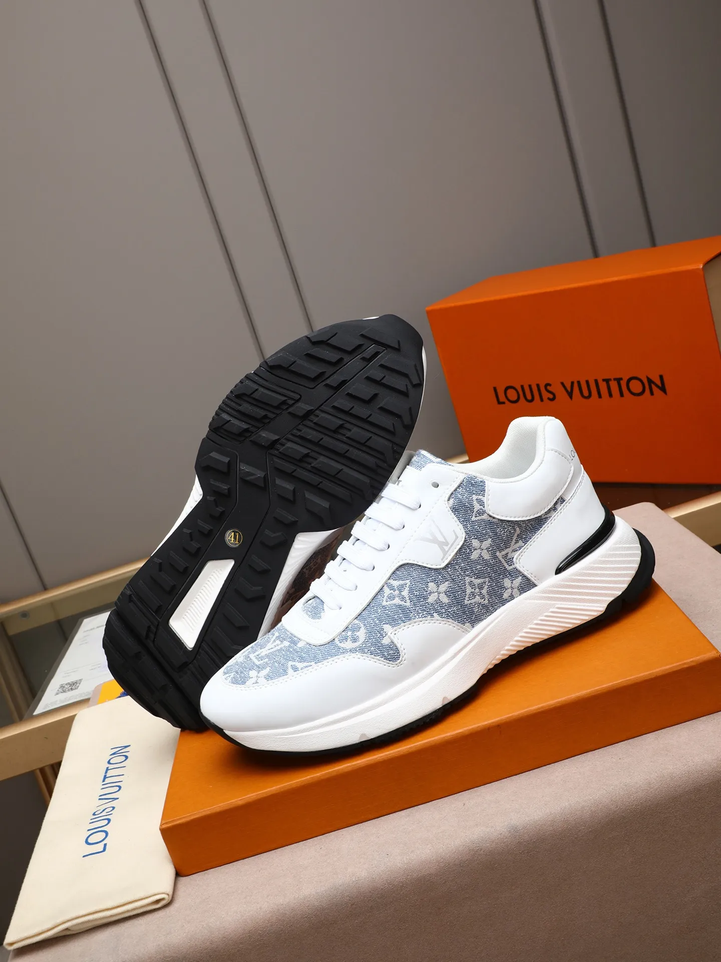 Men's shoes 💰460 Brand: LOUIS VUITTON Louis Vuitton LV Size: 38 39 40 41 42 43 44 (45 customized) Fabric: original cowhide cowhide 🔸Inside of: mesh 🔺Sole: counter foam outsole